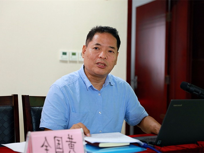 黄国全讲党课.jpg