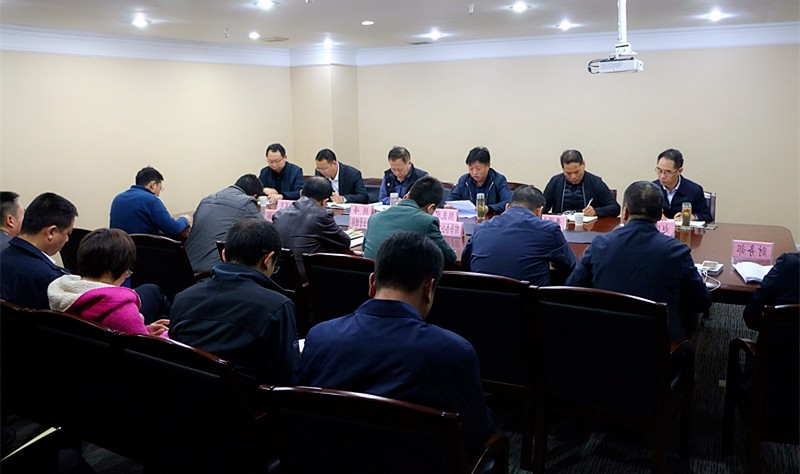 集团公司党委（扩大）会专题传达十八届六中全会精神.jpg